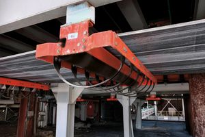 Optim'Protec-RI-SR : protection d'angle rentrant orange avec sangles de retenue courbes sous la bande de retour